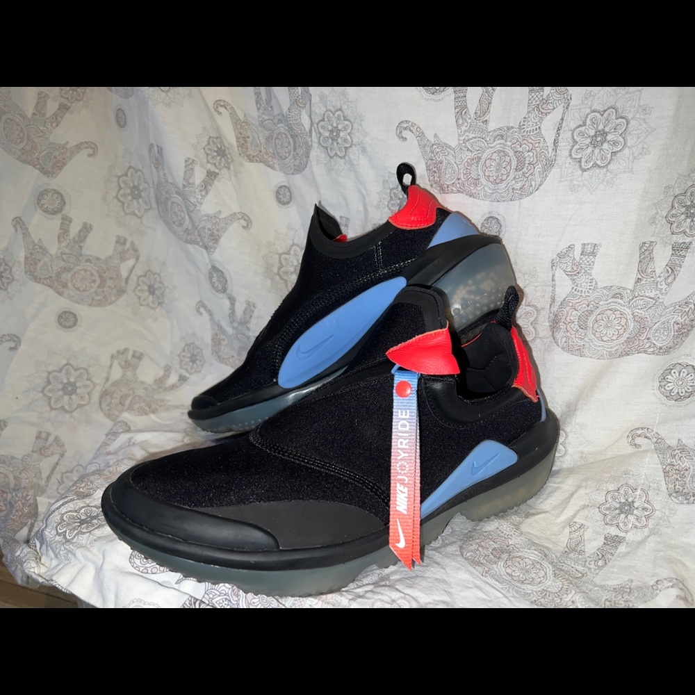 size 9w nikes. Only worn once. Don’t have box.